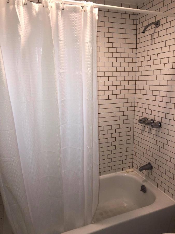 Dtla Oasis Private Bedroom With Exclusive Laundry - Steps To The Heartbeat Of La Casa de férias Los Angeles